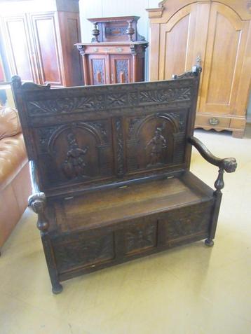 Oer 11489 ANTIEKE klep bank met snijwerk beschikbaar voor biedingen