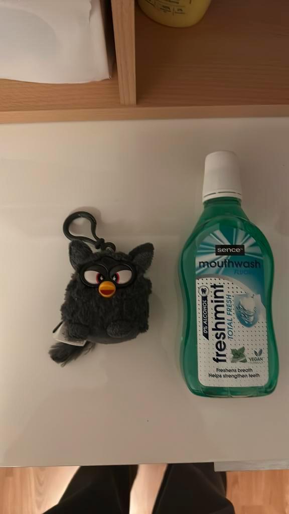 Furby pluche met hanger, Kinderen en Baby's, Speelgoed | Knuffels en Pluche, Gebruikt, Overige typen, Ophalen of Verzenden