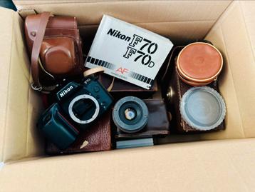 Doos met diverse camera toebehoren nikon enz beschikbaar voor biedingen