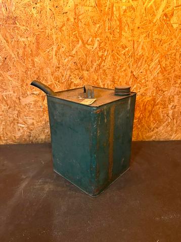Vintage olie kan beschikbaar voor biedingen