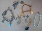 11 diverse sieraden armbanden - ketting hangers - broche, Overige materialen, Met bedels of kralen, Gebruikt, Ophalen