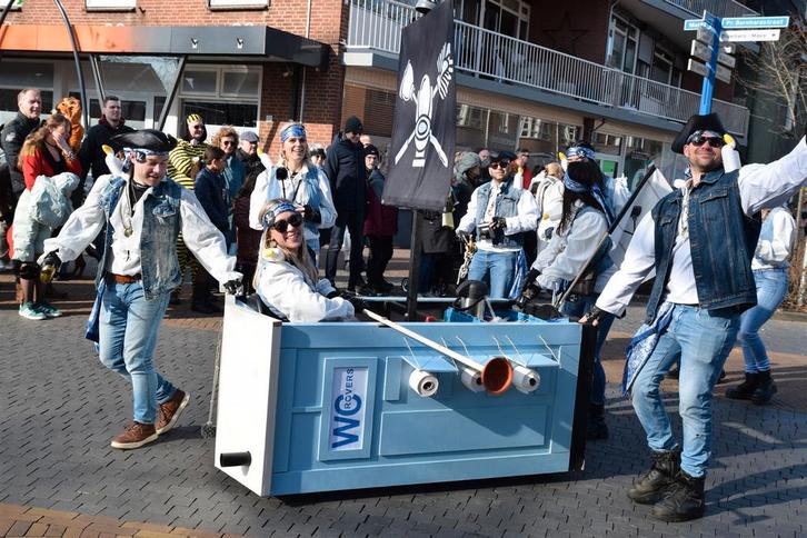Carnavalsloopgroep met loopkar , prijswinnende loopgroep!, Hobby en Vrije tijd, Feestartikelen, Gebruikt, Feestartikel, Carnaval