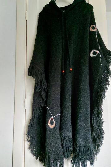 Poncho dames met franjes, one size fits all beschikbaar voor biedingen