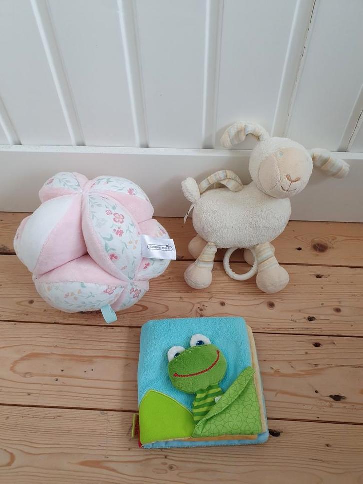 Speelgoed knuffelbal, schapen muziekdoosje en haba boekje, Kinderen en Baby's, Speelgoed | Babyspeelgoed, Zo goed als nieuw, Overige typen