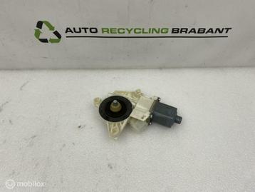 Raammotor Voor Rechts Mercedes B-klasse W246    A2469065200 beschikbaar voor biedingen