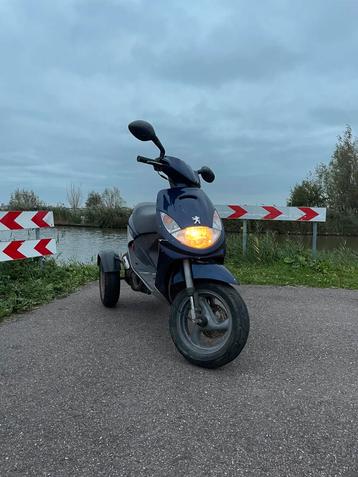 3 wieler Peugeot Vivacity Scootmobiel, geen helmplicht beschikbaar voor biedingen