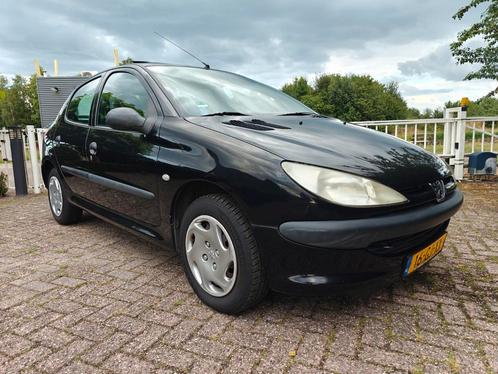 Peugeot 206 1.4 5D 2001 Zwart Dakraam Nieuwe APK, Auto's, Peugeot, Bedrijf, ABS, Airbags, Bluetooth, Boordcomputer, Centrale vergrendeling