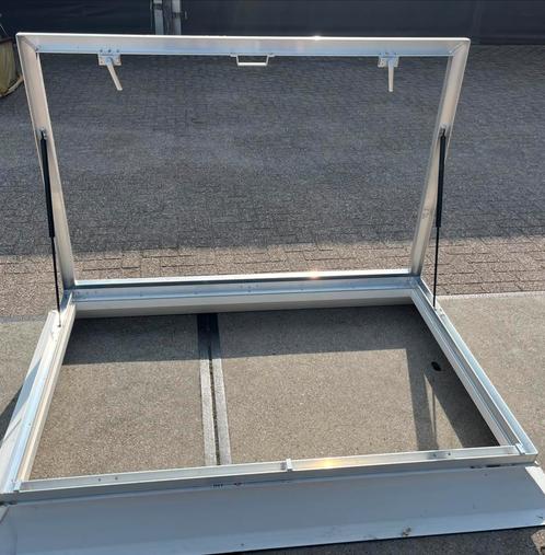 Daktoetredingsluik 100x160 of 100x200 – Versterkt aluminium, Doe-het-zelf en Verbouw, Glas en Ramen, Zo goed als nieuw, Glasplaat