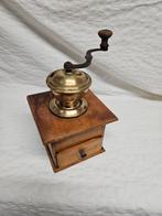 Antieke Houten Koffiemolen met Messing Bovenstuk, Antiek en Kunst, Antiek | Keukenbenodigdheden, Ophalen of Verzenden