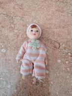 poppenhuis miniaturen porseleinen popje 7 cm, Ophalen of Verzenden, Nieuw, Poppenhuis