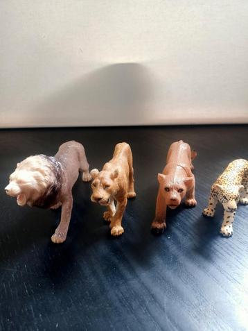 Een bonte verzameling van 26 leuke zoogdieren  beschikbaar voor biedingen