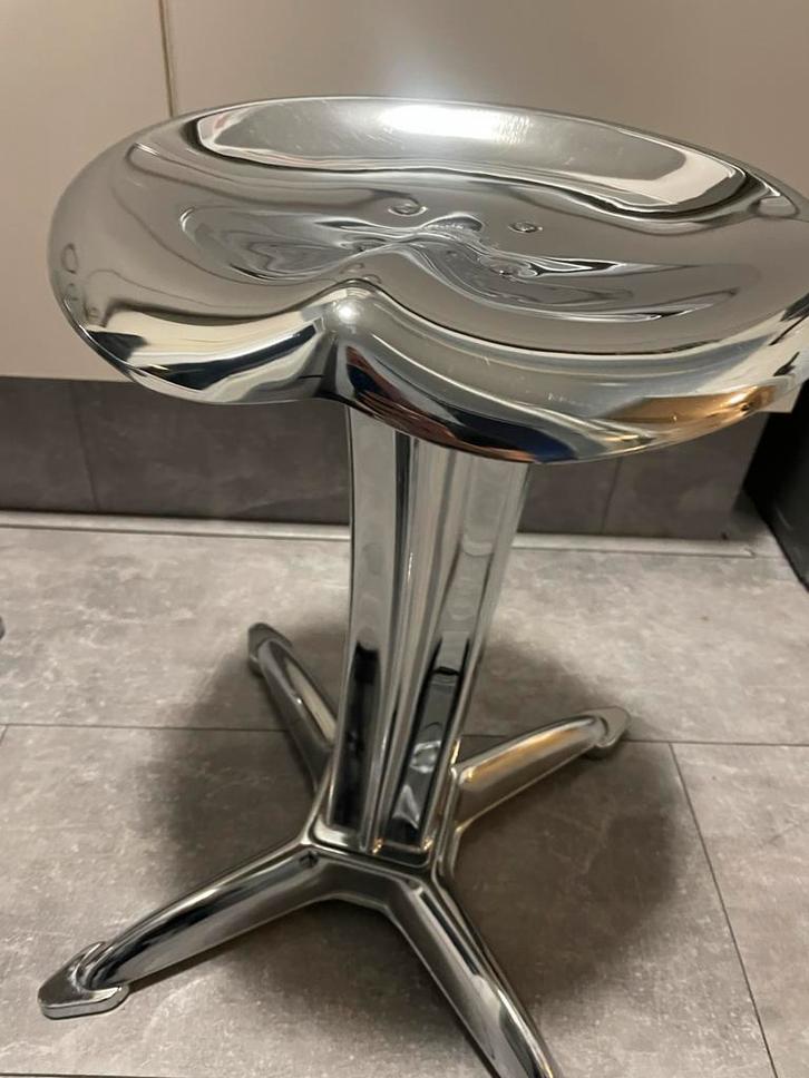 Set van 2 Dulton krukjes by yasu sasamoto Lotus chrome, Huis en Inrichting, Krukjes, Gebruikt, Ophalen of Verzenden