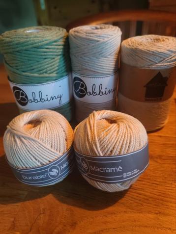 Diverse macrame Garen Set - Macramé en Meer! Vijf klossen . beschikbaar voor biedingen