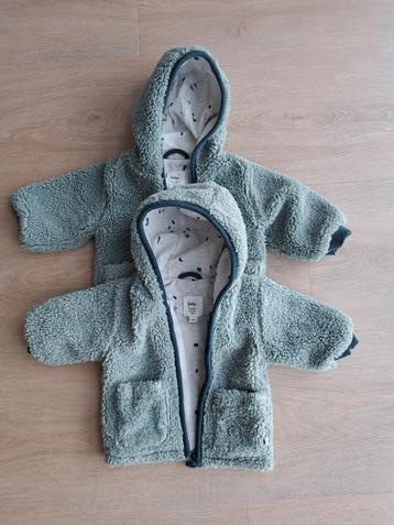 Feetje baby jasjes / vestjes beschikbaar voor biedingen