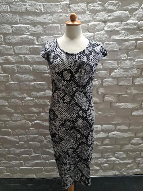Jurk only maat 38, Kleding | Dames, Jurken, Zo goed als nieuw, Maat 38/40 (M), Zwart, Knielengte, Verzenden