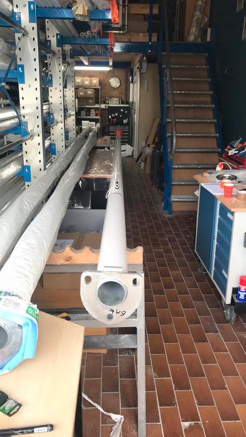 Nieuwe 6-meter polyester vlaggenmast met kantelvoet, Diversen, Vlaggen en Wimpels, Nieuw, Ophalen of Verzenden