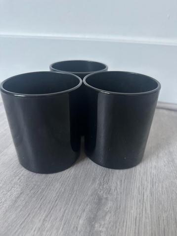 Zwarte kaarsenhouders beschikbaar voor biedingen