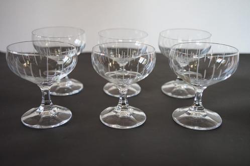 vintage mid century glas servies geslepen kristal glas set., Huis en Inrichting, Keuken | Servies, Zo goed als nieuw, Glas of Glazen
