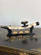 Benen opiumpijp met gravures, Ophalen of Verzenden