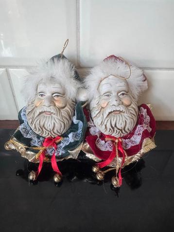 2 stenen kerstman hoofdjes beschikbaar voor biedingen