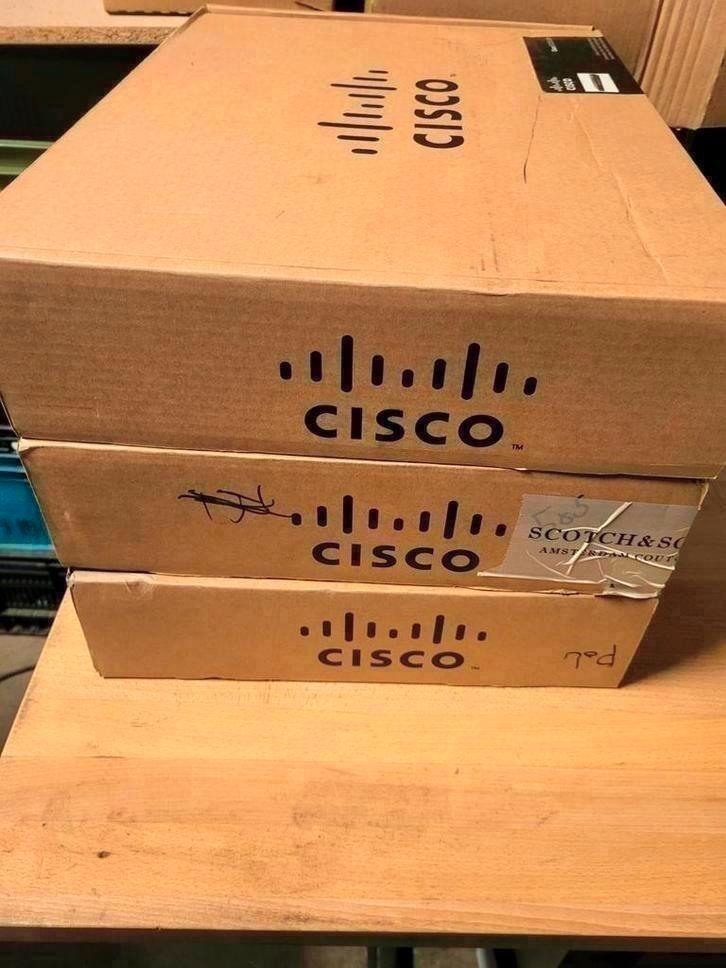 NIEUW IN DOOS cisco sf220-24p smart plus switch, Computers en Software, Routers en Modems, Nieuw, Ophalen