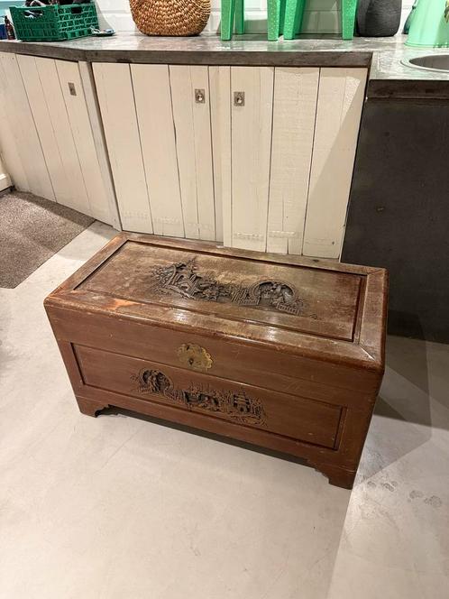 Oude vintage opbergkist /verkleedkist met prachtige details, Huis en Inrichting, Woonaccessoires | Kisten, Gebruikt, Minder dan 50 cm
