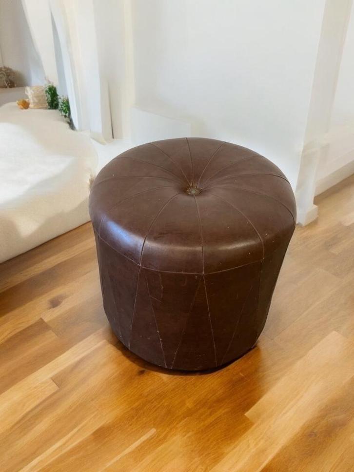 vintage bruine  poef seventies, Huis en Inrichting, Banken | Voetenbanken en Poefen, Gebruikt, Minder dan 50 cm, Minder dan 50 cm