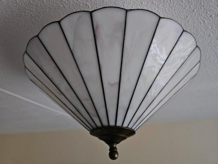 Zeer fraaie vintage 80 er jaren Tiffany stijl plavondlamp., Antiek en Kunst, Curiosa en Brocante, Ophalen of Verzenden