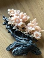 Prachtig gesneden bloemenornament van steen, Ophalen