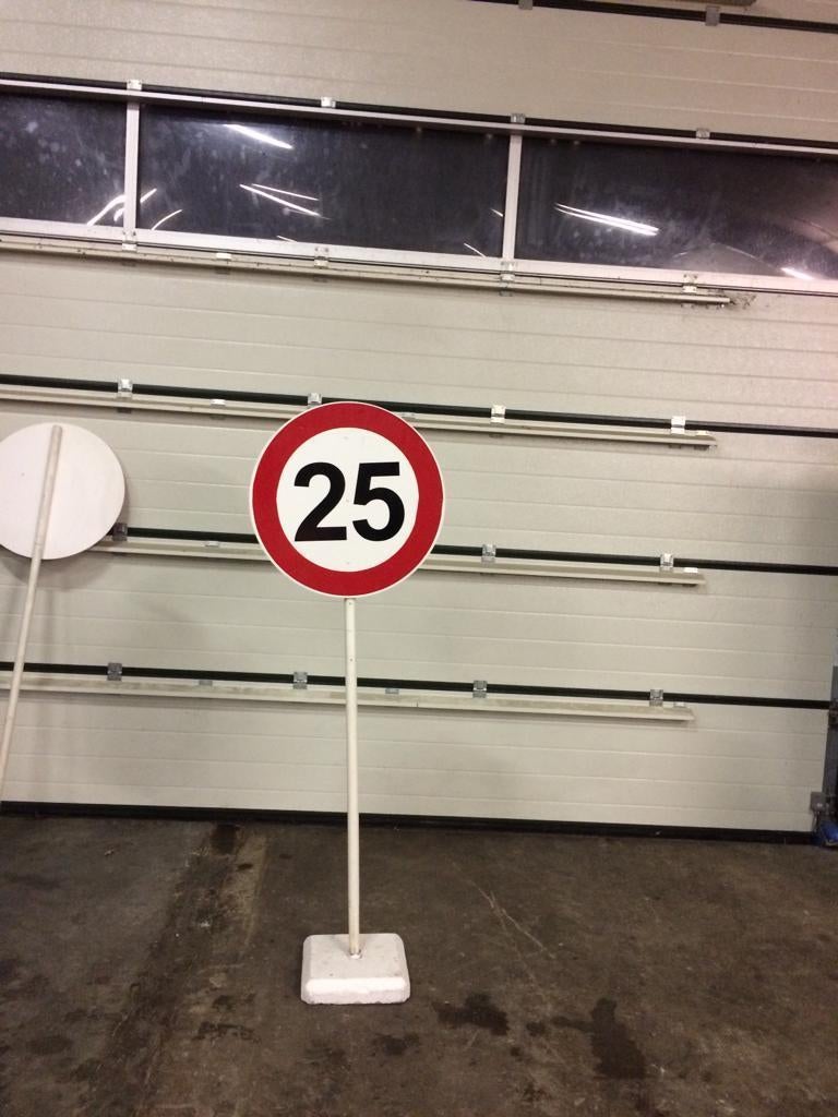 25 bord, Ophalen of Verzenden, Gebruikt, Feestartikel, Verjaardag