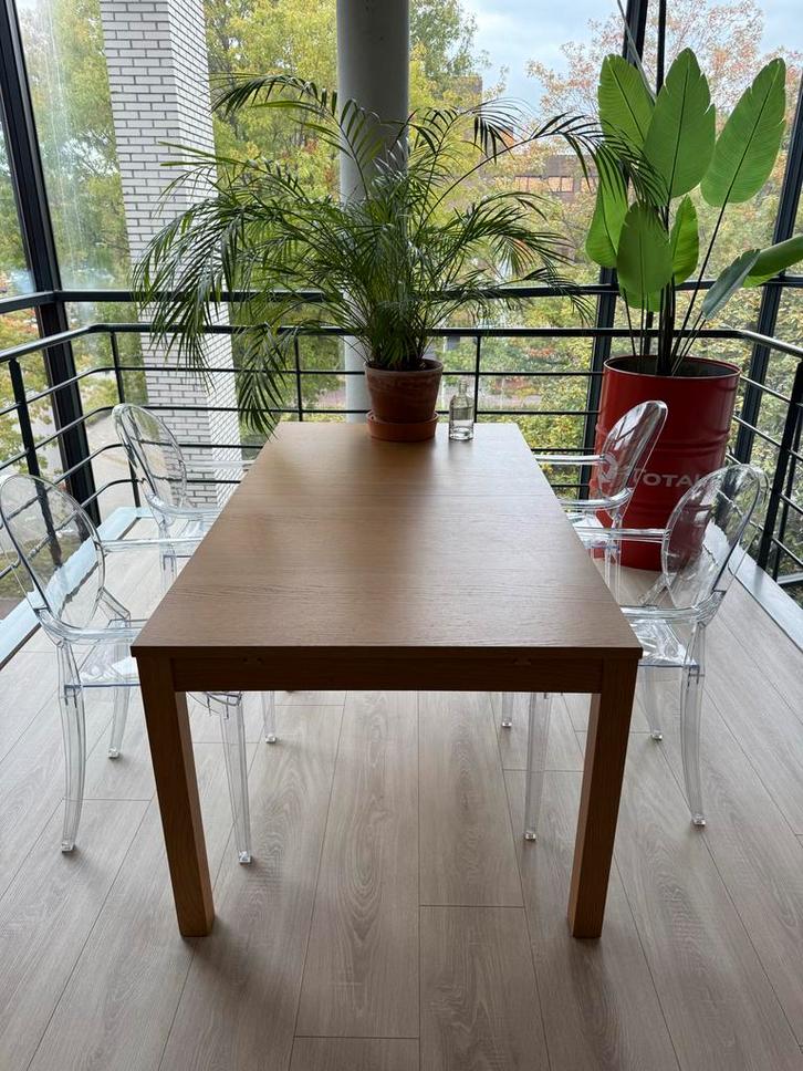 Houten Eettafel met Transparante Stoelen, Huis en Inrichting, Tafels | Eettafels, Gebruikt, 100 tot 150 cm, 150 tot 200 cm, Vier personen