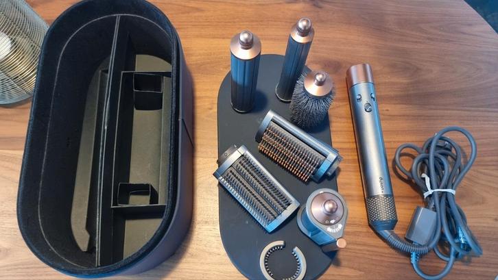 Dyson Airwrap nikkel/koper Garantie tot 21dec '25 Nieuwstaat, Sieraden, Tassen en Uiterlijk, Uiterlijk | Haarverzorging, Zo goed als nieuw