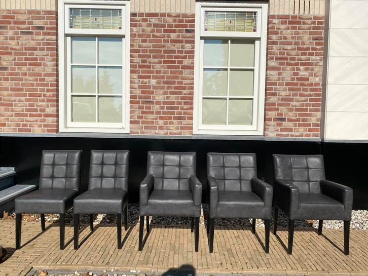 Stoelen 5 stuks pu leder showroom model, Huis en Inrichting, Stoelen, Zo goed als nieuw, Vijf, Zes of meer stoelen, Grijs, Ophalen