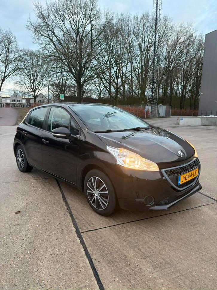 Peugeot 208 1.0 VTI 50KW/68PK 5-D 2014 Zwart, Auto's, Peugeot, Particulier, ABS, Airbags, Airconditioning, Bluetooth, Centrale vergrendeling