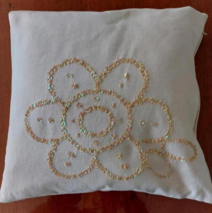 Sierkussen met Lovertjes  incl. Veren Binnenkussen- 40x40 cm, Huis en Inrichting, Woonaccessoires | Kussens, Zo goed als nieuw