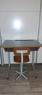 Ouderwets groen bureautje met stoeltje, voor de kleintjes, Ophalen, Gebruikt