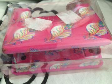 perforator roze met pauwenveren beschikbaar voor biedingen