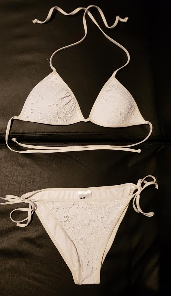 Bikini setje wit met design top maat 38 broekje maat 36, Kleding | Dames, Badmode en Zwemkleding, Gedragen, Bikini, Wit, Verzenden