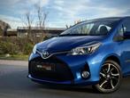 Toyota Yaris 1.3 VVT-i Dynamic 6Bak 5 deurs Navigatie|Cruise, Auto's, Toyota, Voorwielaandrijving, Euro 5, Gebruikt, 4 cilinders