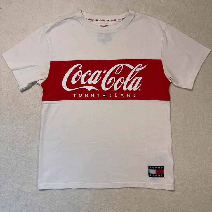 Tommy Jeans x Coca-Cola T-shirt wit/rood maat XS, Kleding | Dames, T-shirts, Zo goed als nieuw, Maat 34 (XS) of kleiner, Wit, Korte mouw