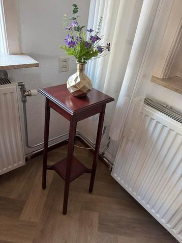 Bloemenkastje / Plantenstandaard beschikbaar voor biedingen