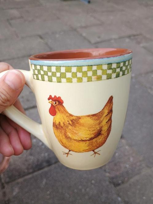 GEZOCHT: mok met kip van Jet ter Steege, Huis en Inrichting, Keuken | Servies, Zo goed als nieuw, Kop(pen) en/of Schotel(s), Overige stijlen