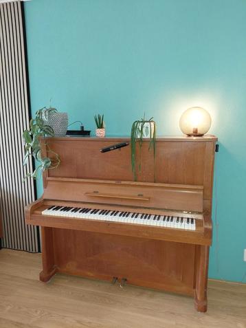 Mooie oude piano beschikbaar voor biedingen