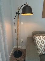 Industriële staande lamp, Huis en Inrichting, Lampen | Vloerlampen, Ophalen, Zo goed als nieuw, 150 tot 200 cm, Hout