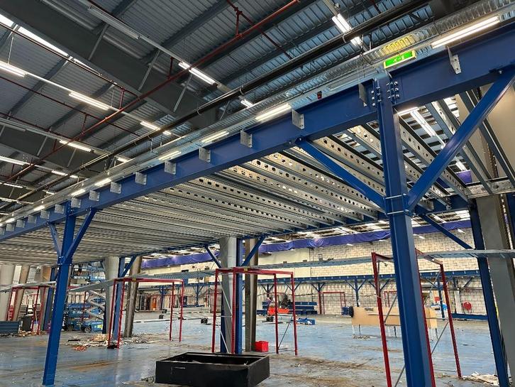 Mezzanine 14,87 x 6,12 470kgm2 met grote stramienen!, Kinderen en Baby's, Speelgoed | Buiten | Trampolines, Zo goed als nieuw