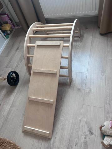 Mooie houten klimrekje met ladder/glijbaan  beschikbaar voor biedingen