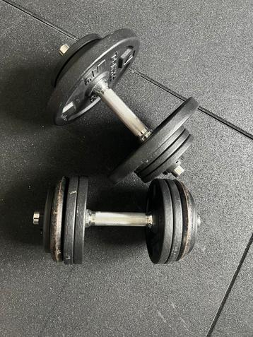 Dumbells 2x 18kg set met fast griplock beschikbaar voor biedingen