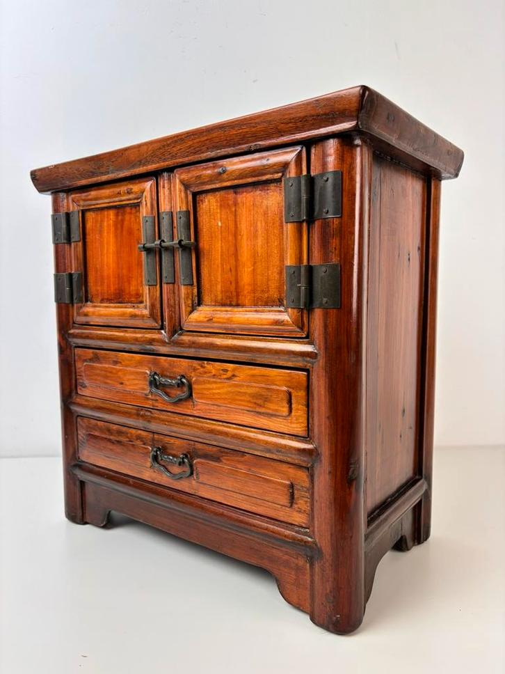 Qing-stijl houten apotheekkastje met messing beslag, Antiek en Kunst, Kunst | Niet-Westerse kunst, Ophalen of Verzenden