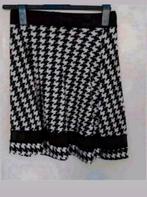 Zwart wit rokje maat s. Meer kleding, tassen, makeup etc., Ophalen of Verzenden, Zo goed als nieuw, Maat 38/40 (M), Knielengte