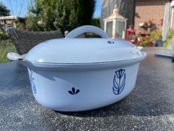 Blauwe gietijzeren Dru Schaal met tulp beschikbaar voor biedingen